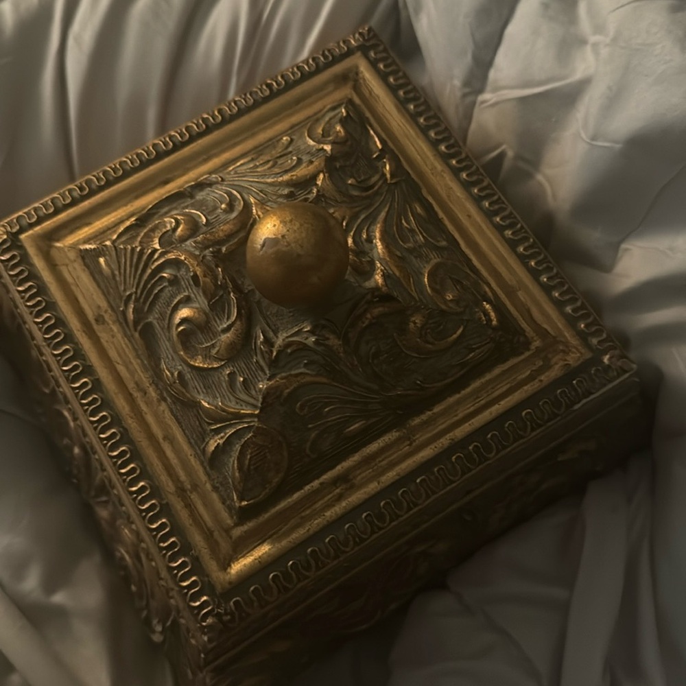 Jewelry box